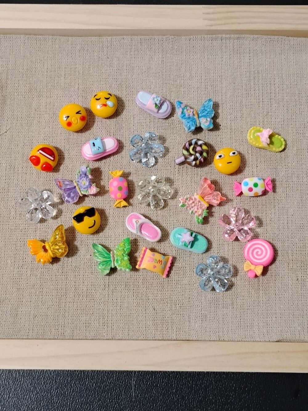 Set of 25 Flip Flops Butterflies Candy Emoji Flowers Bulletin Board Push Pins
